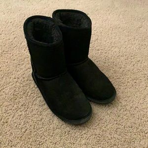 Girls size 4 black boots